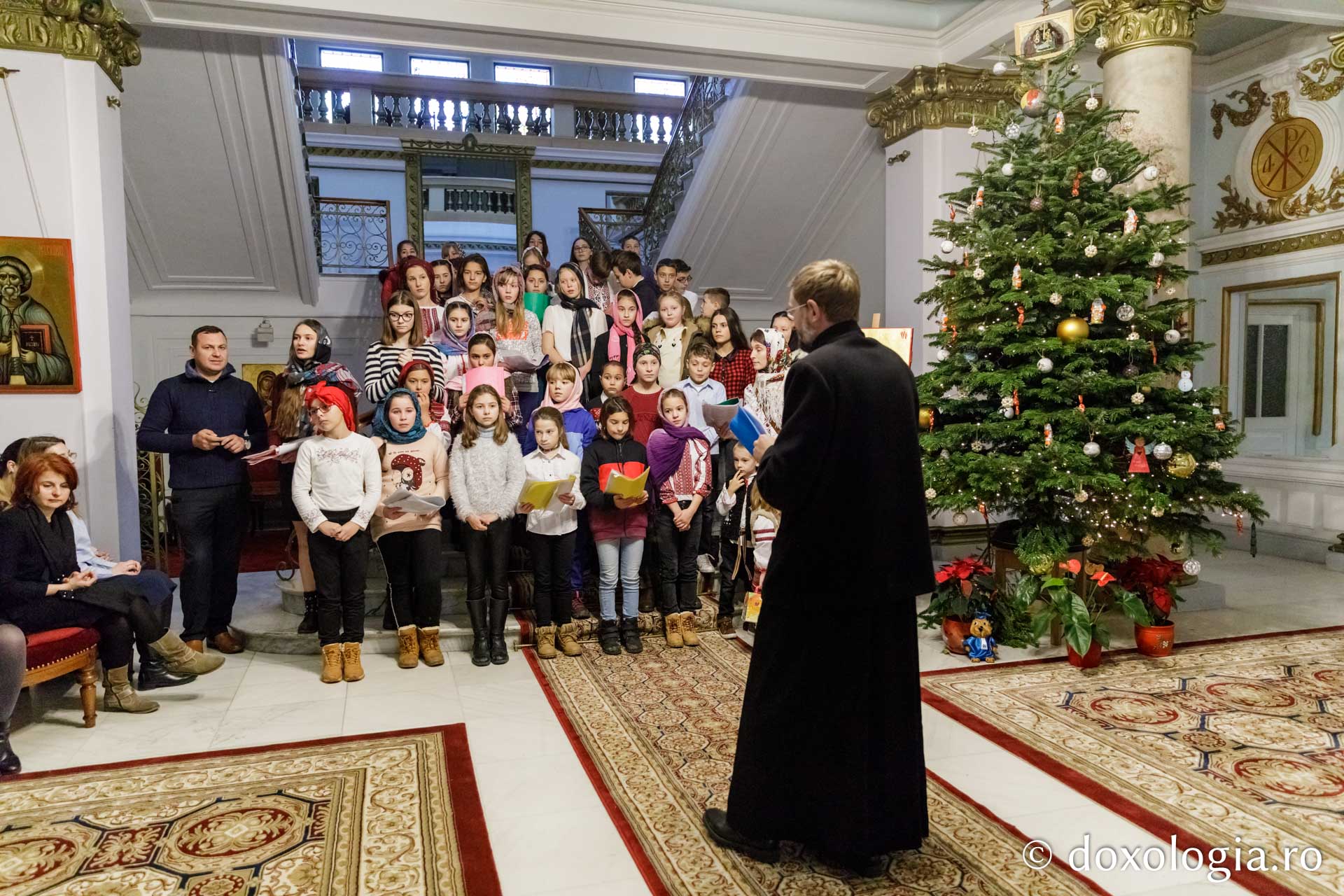 Parohia Buhăieni – Colindători la Reședința Mitropolitană 2019