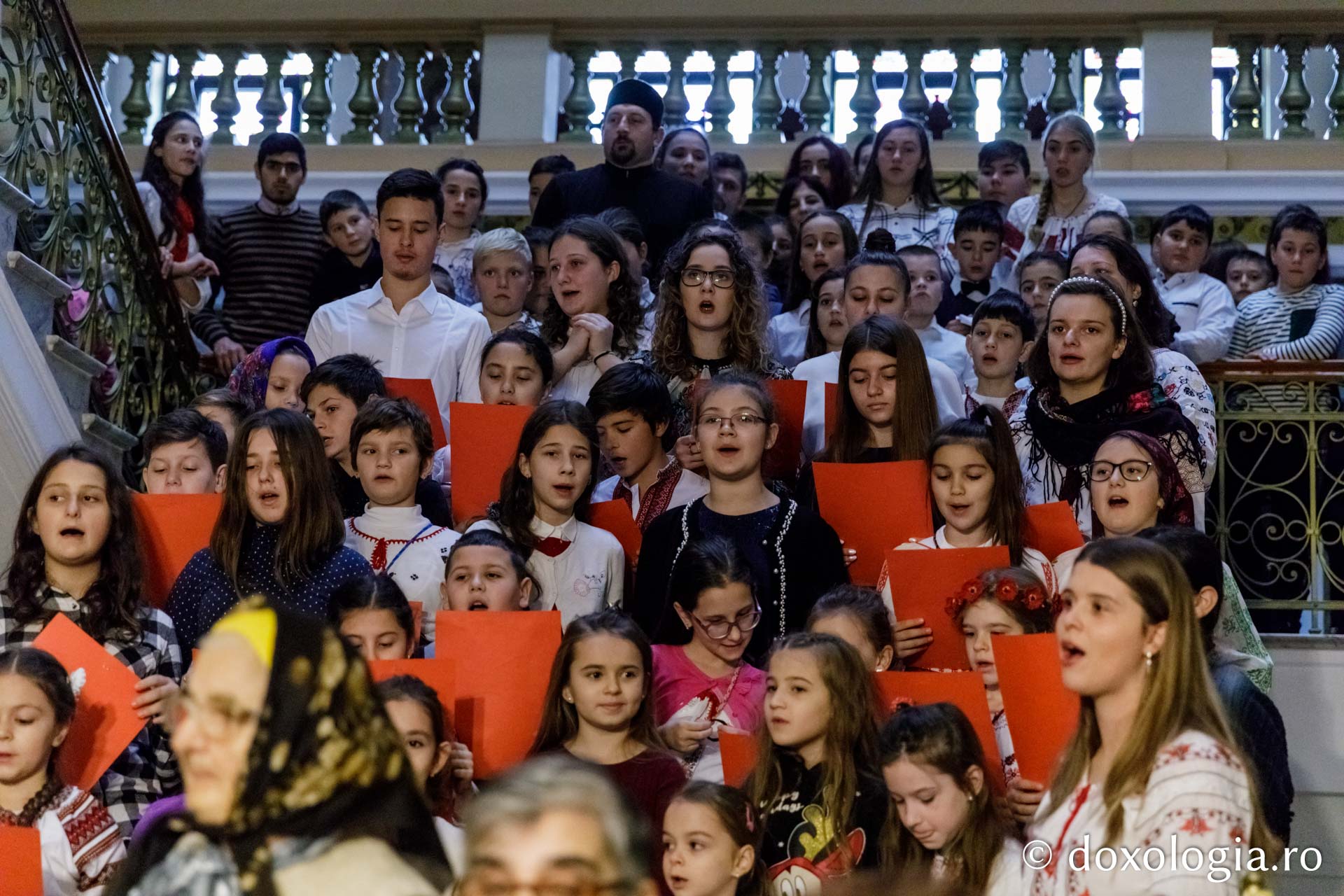 Parohia Tomești Deal – Colindători la Reședința Mitropolitană 2019