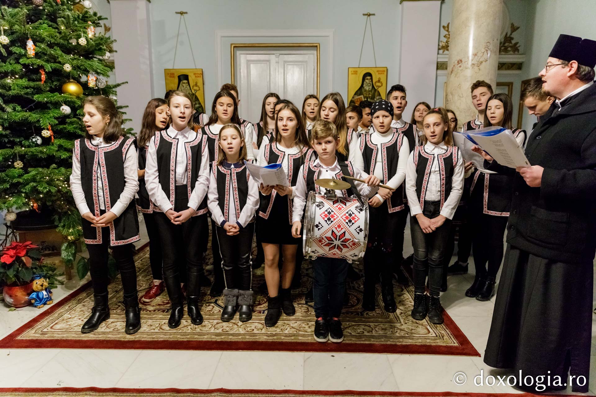 Parohia Orzeni – Colindători la Reședința Mitropolitană 2019