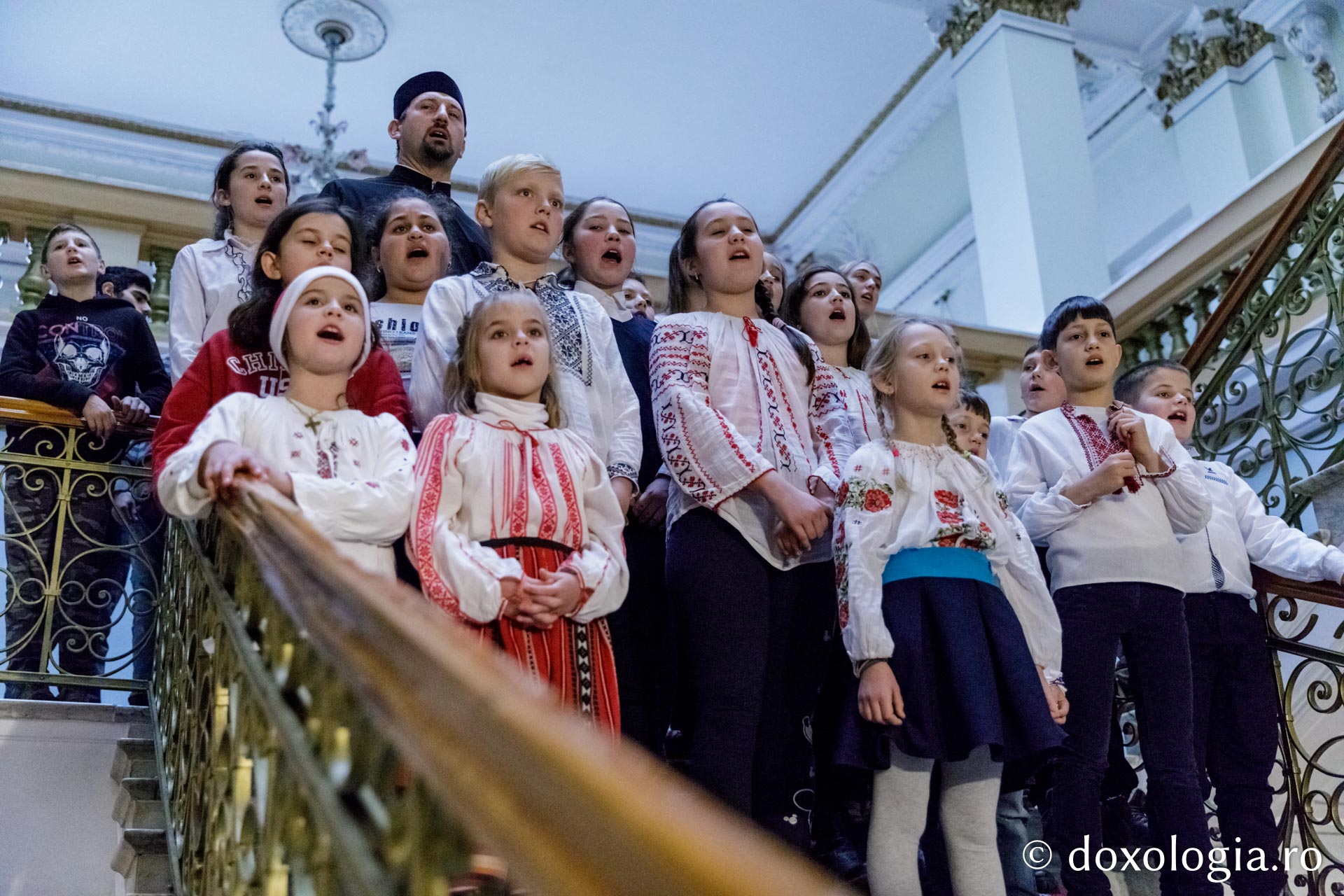 Parohia Moreni – Colindători la Reședința Mitropolitană 2019