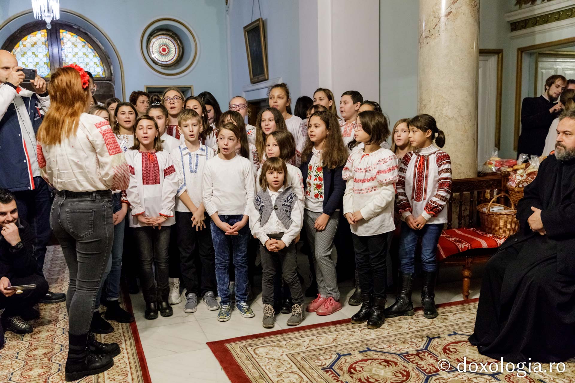 Parohia Țuțora – Colindători la Reședința Mitropolitană 2019