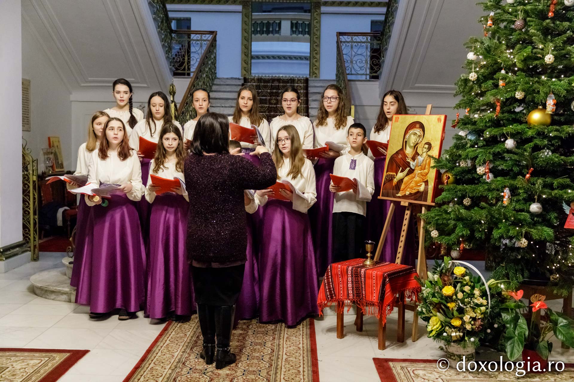 Asociația „Iubire și Încredere” Iași – Colindători la Reședința Mitropolitană 2019