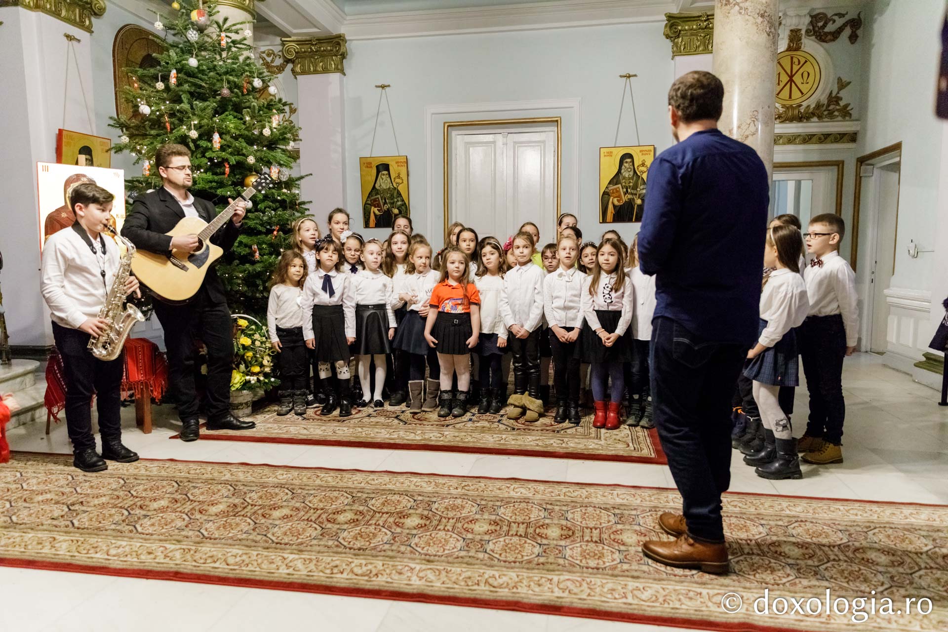 Școala „George Călinescu” din Iași – Colindători la Reședința Mitropolitană 2019