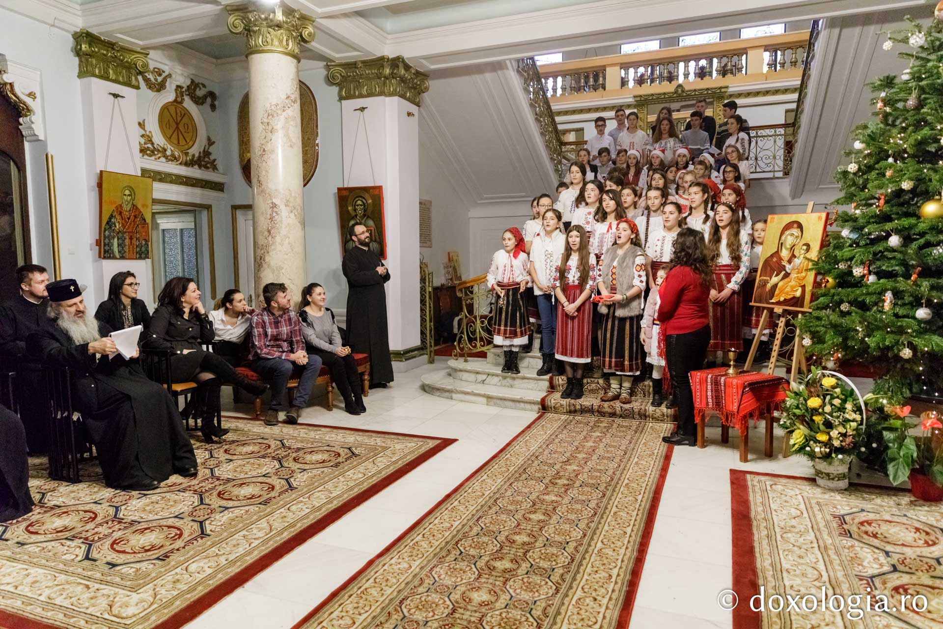 Parohia Iazu Nou – Colindători la Reședința Mitropolitană 2019