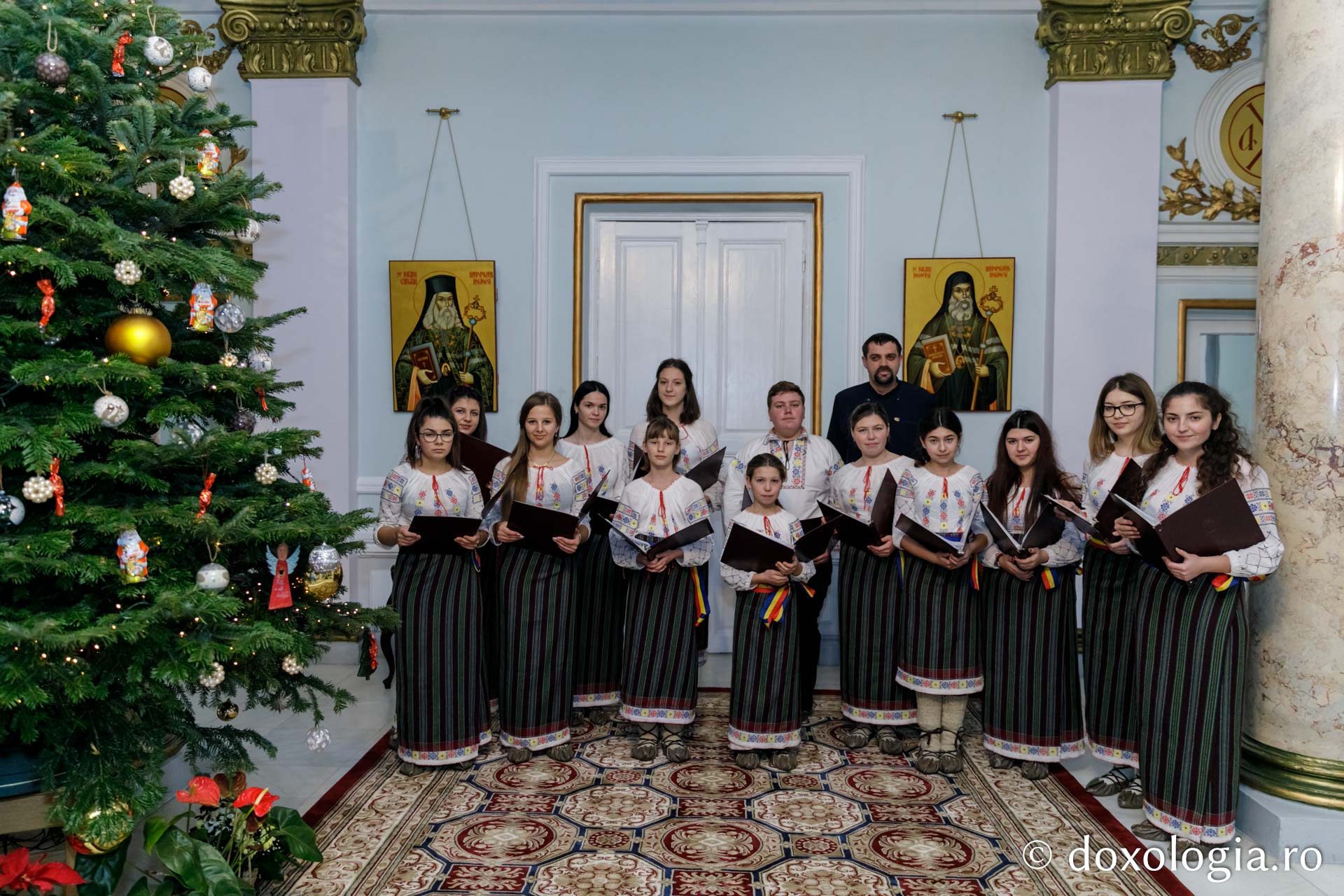 Parohiile Bâcu și Cioca Boca – Colindători la Reședința Mitropolitană 2019