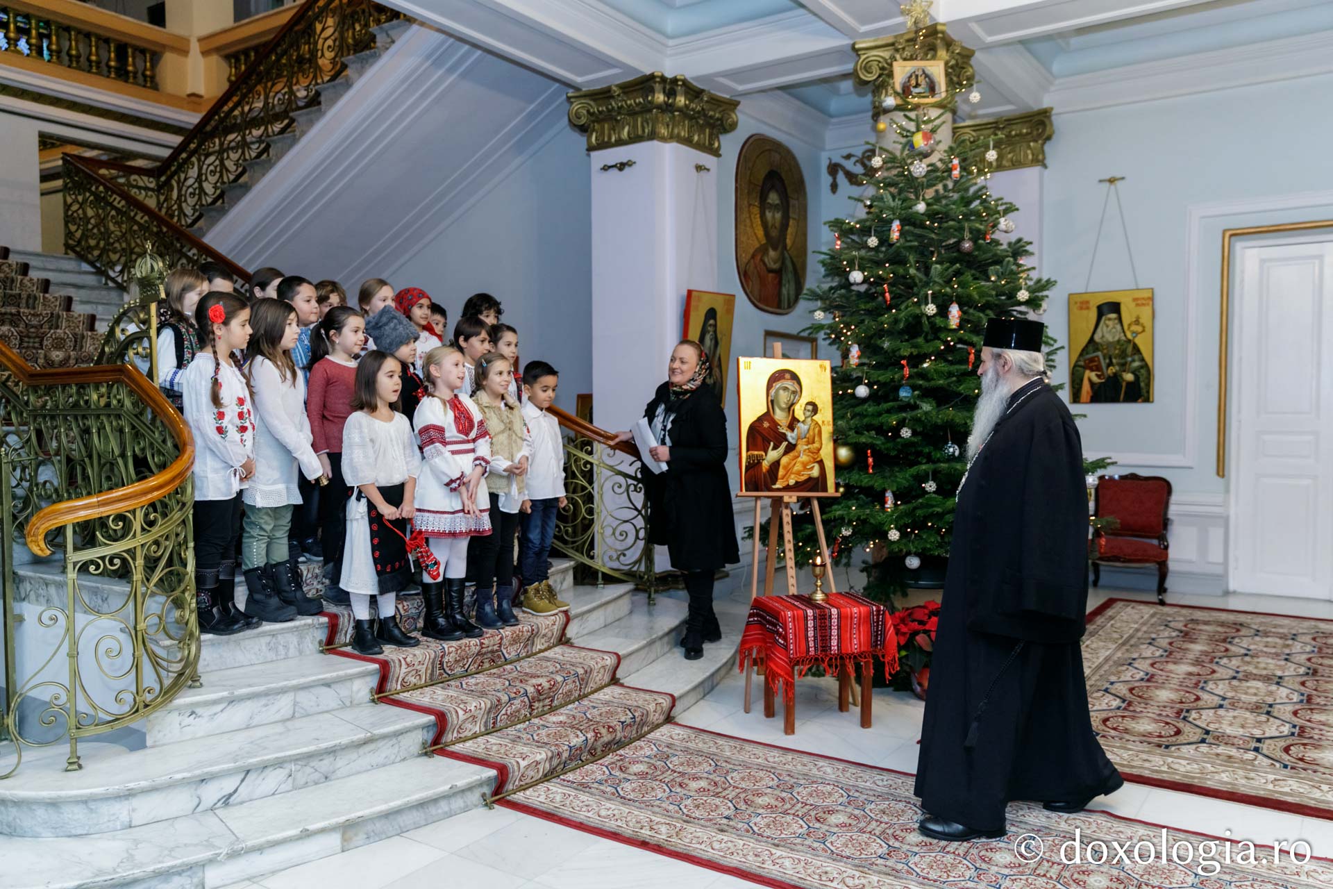 Colegiul Național „Octav Băncilă”, clasa a II-a – Colindători la Reședința Mitropolitană 2019