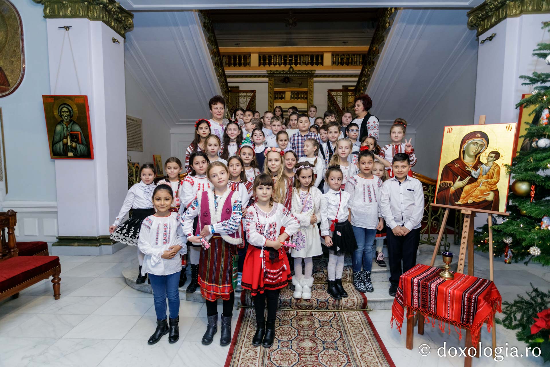 Şcoala „D.D. Pătrăşcanu” din Tomeşti – Colindători la Reședința Mitropolitană 2019