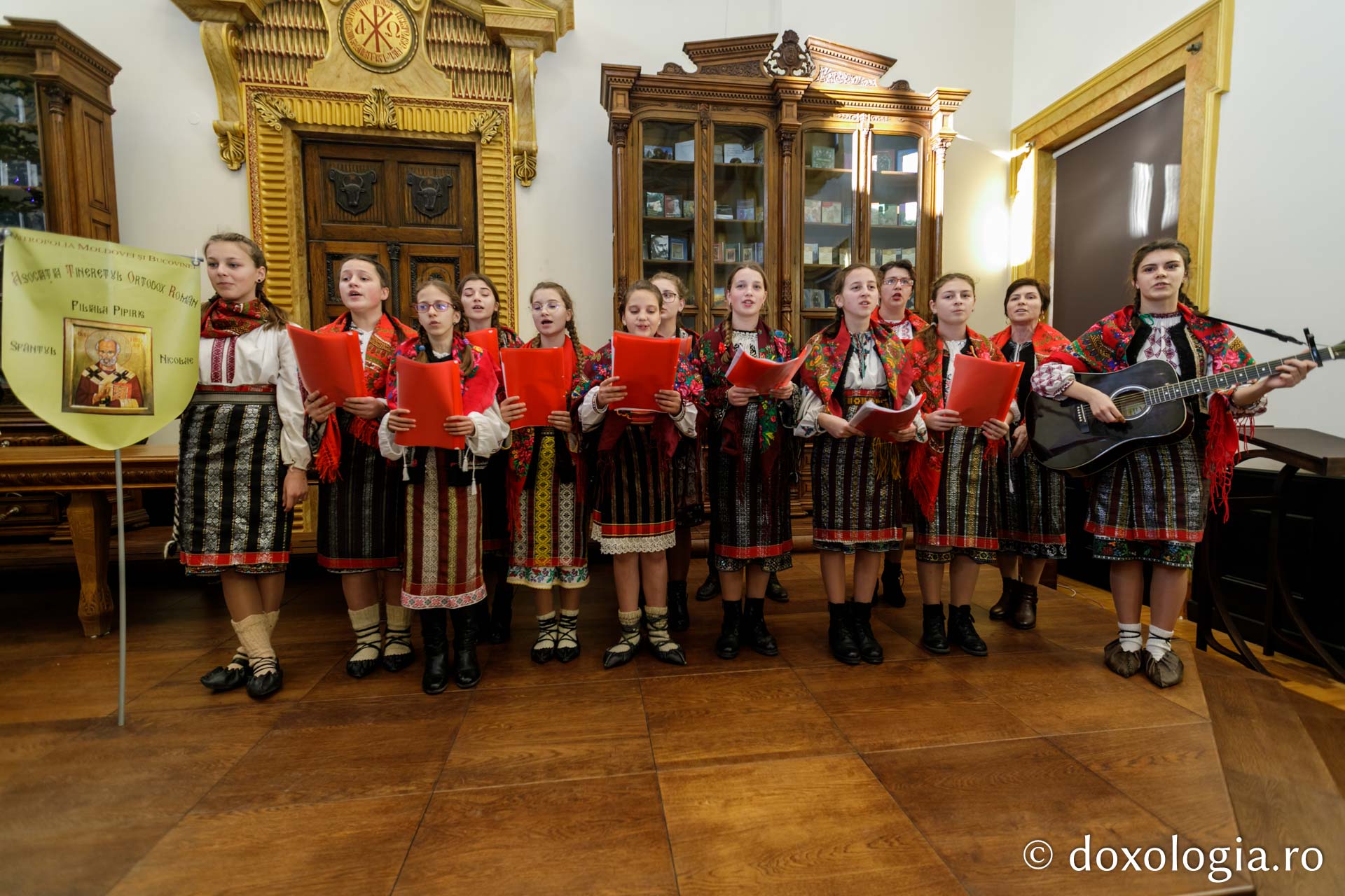 Filialele ATOR din Moldova și Prietenii Sfinţilor Trei Ierarhi – Colindători la Reședința Mitropolitană 2019