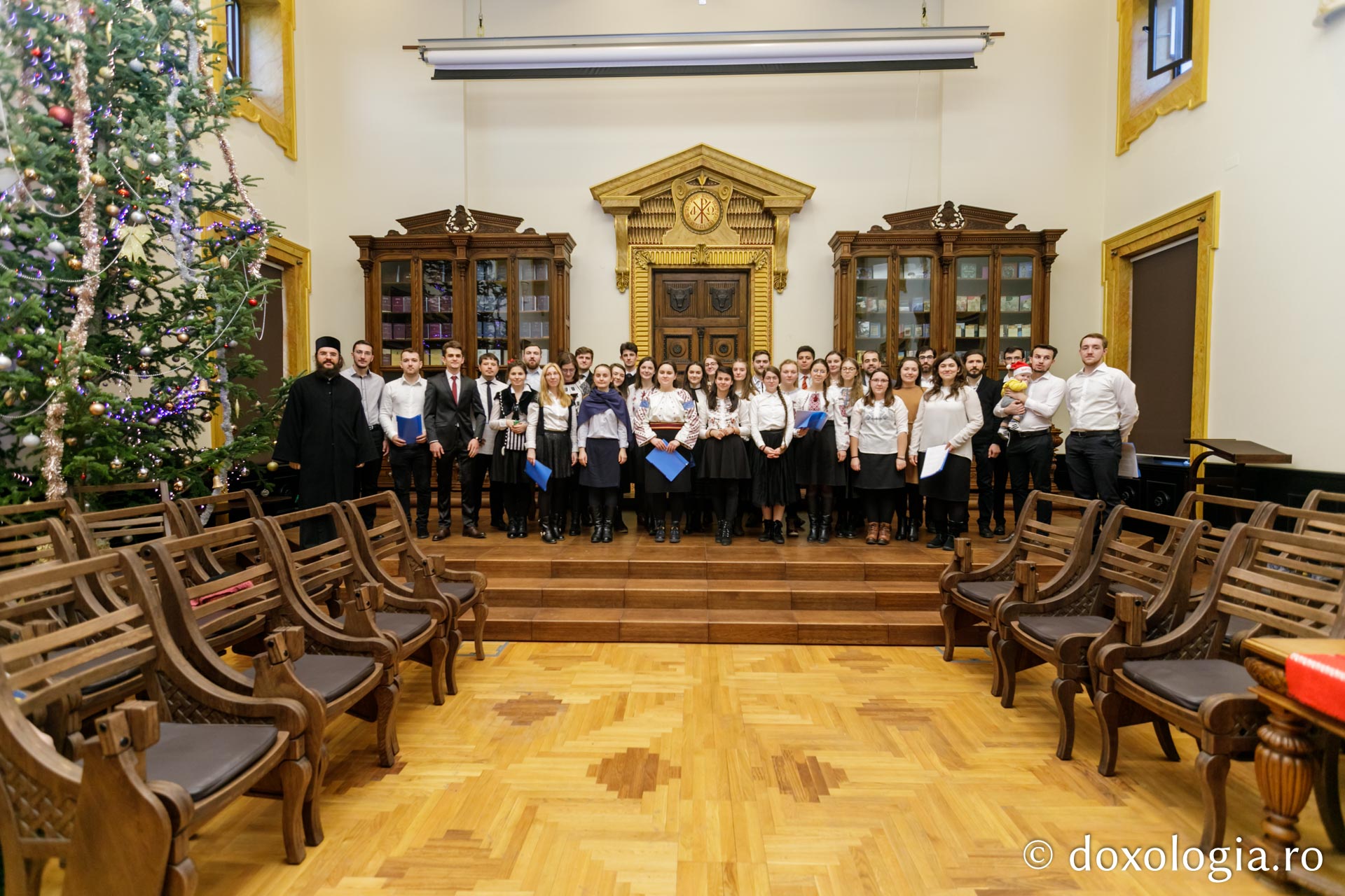 Studenții de la Facultatea de Teologie din Iași, Masterat, anul I – Colindători la Reședința Mitropolitană 2019