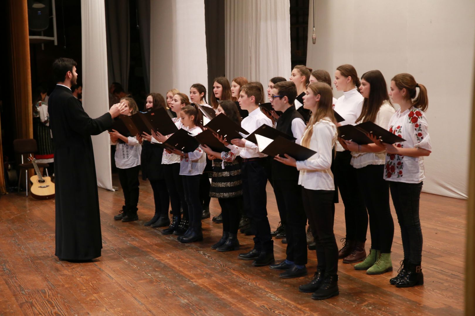 Părintele Mitropolit Teofan prezent la Concertul „Bucuria Nașterii Domnului” din Botoșani