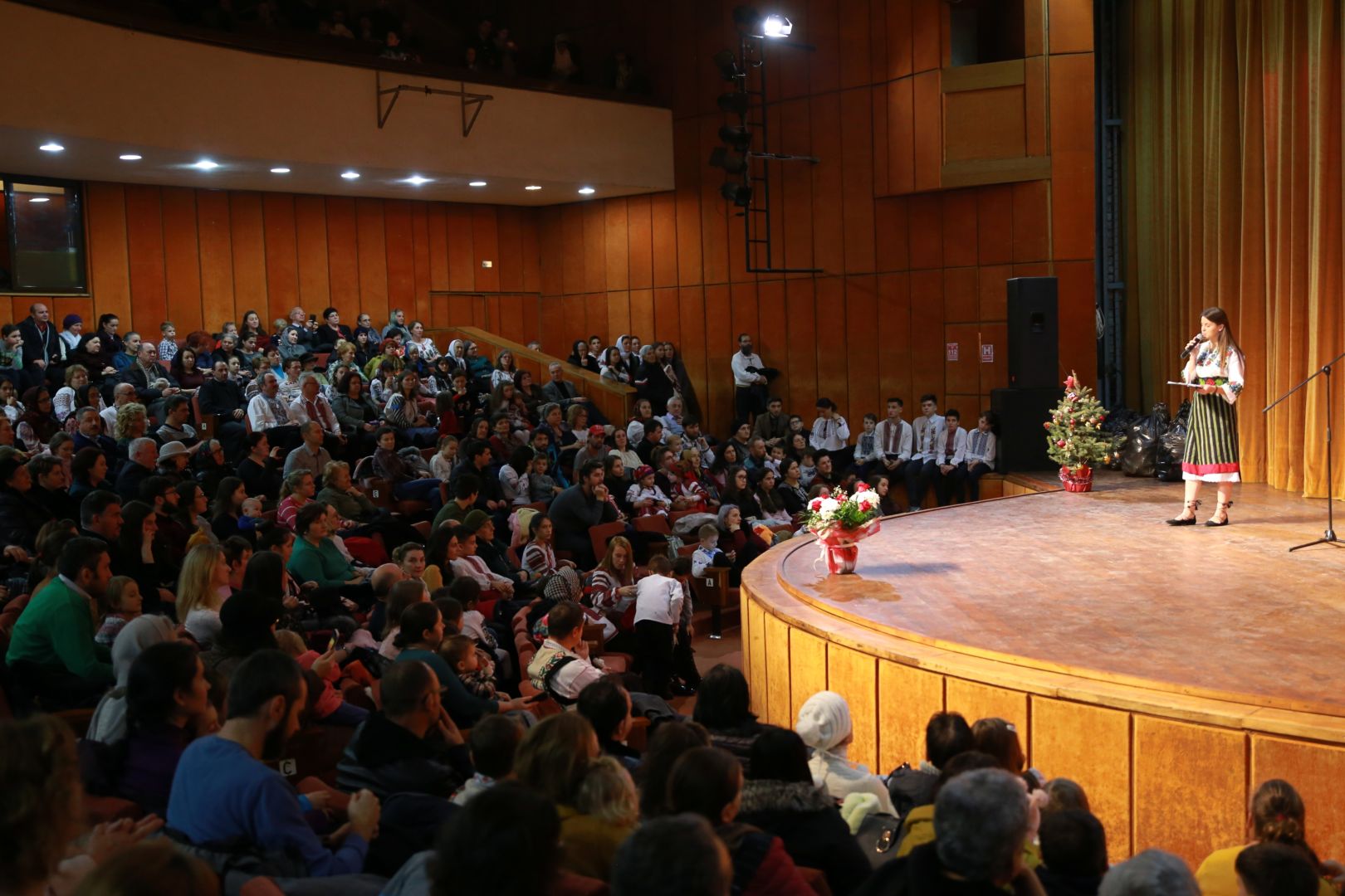 Părintele Mitropolit Teofan prezent la Concertul „Bucuria Nașterii Domnului” din Botoșani