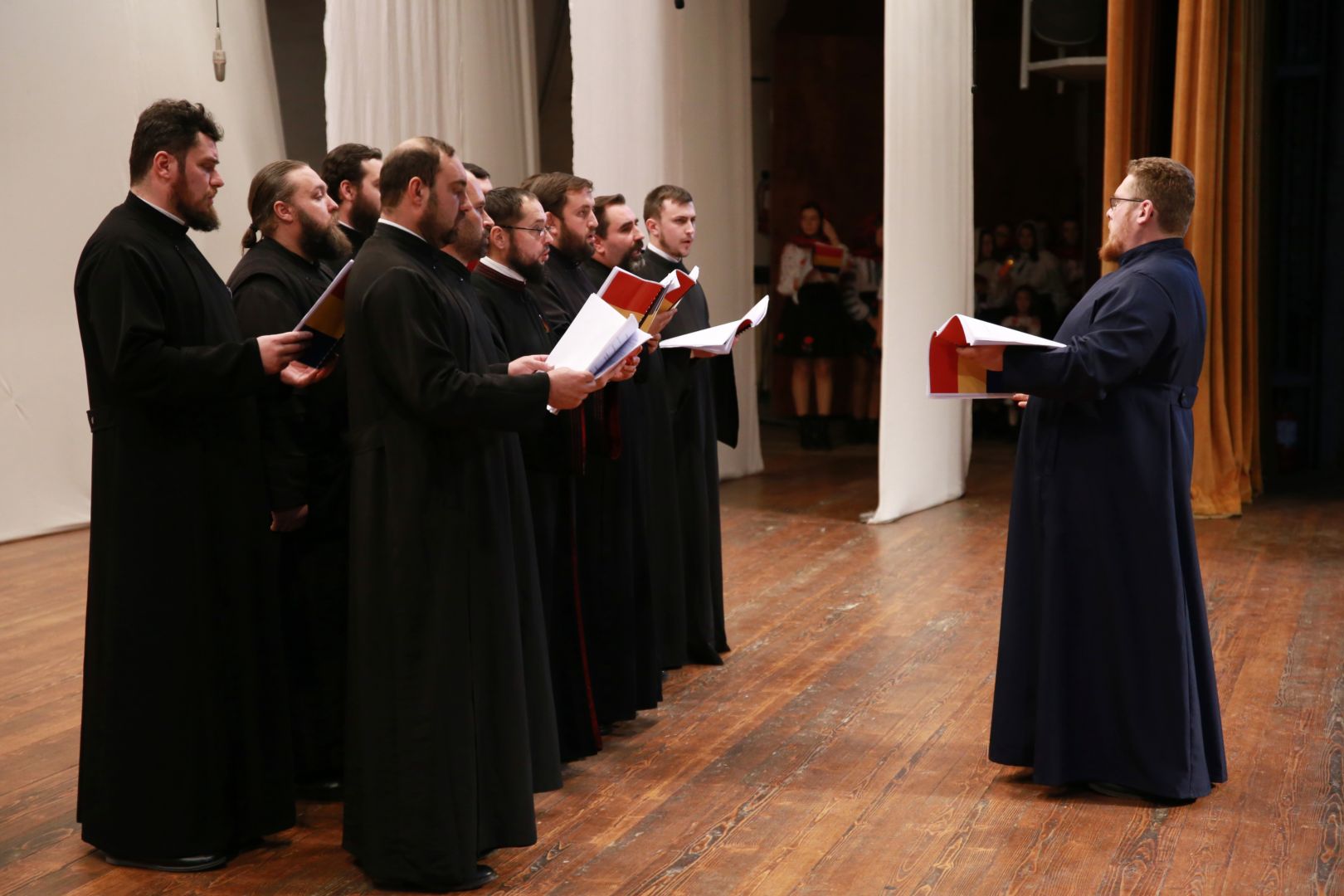 Părintele Mitropolit Teofan prezent la Concertul „Bucuria Nașterii Domnului” din Botoșani