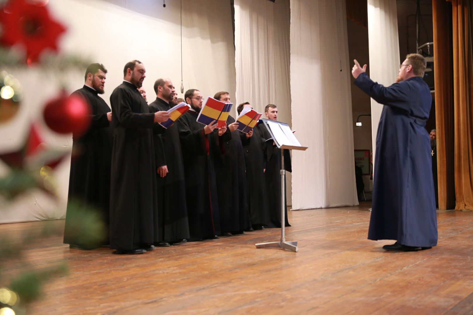 Părintele Mitropolit Teofan prezent la Concertul „Bucuria Nașterii Domnului” din Botoșani