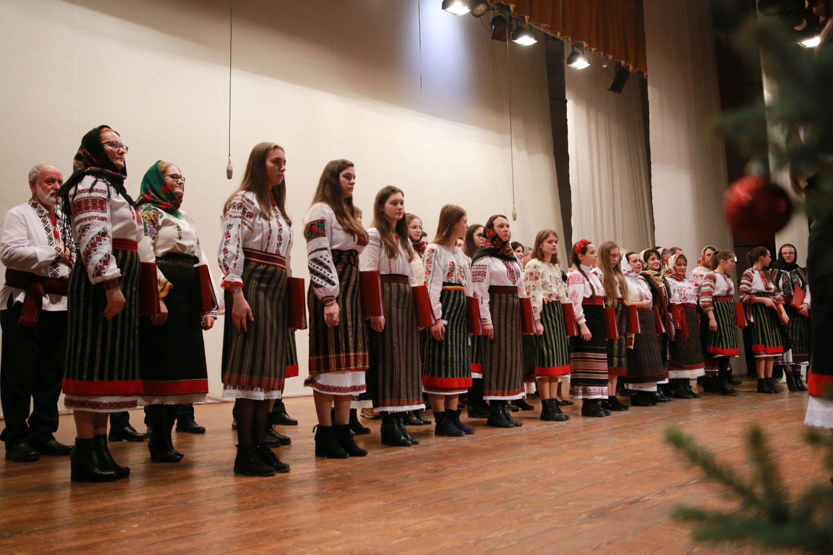 Părintele Mitropolit Teofan prezent la Concertul „Bucuria Nașterii Domnului” din Botoșani