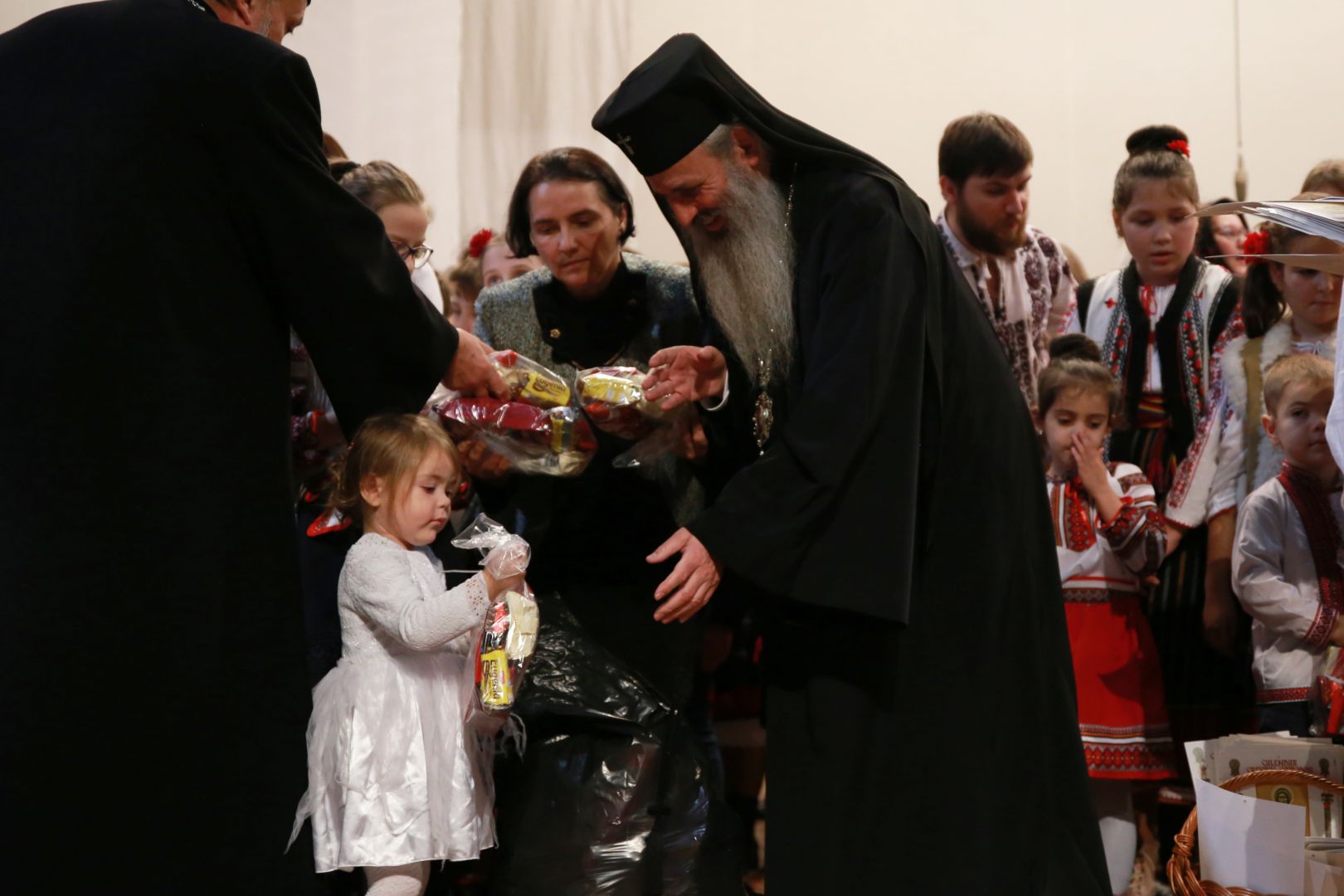 Părintele Mitropolit Teofan prezent la Concertul „Bucuria Nașterii Domnului” din Botoșani