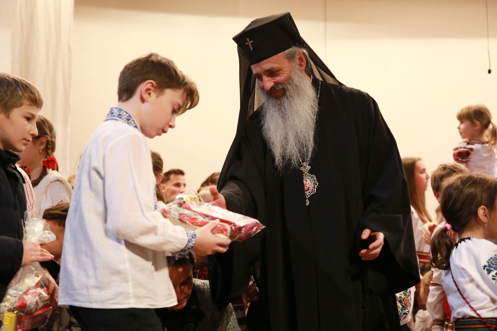 Părintele Mitropolit Teofan prezent la Concertul „Bucuria Nașterii Domnului” din Botoșani