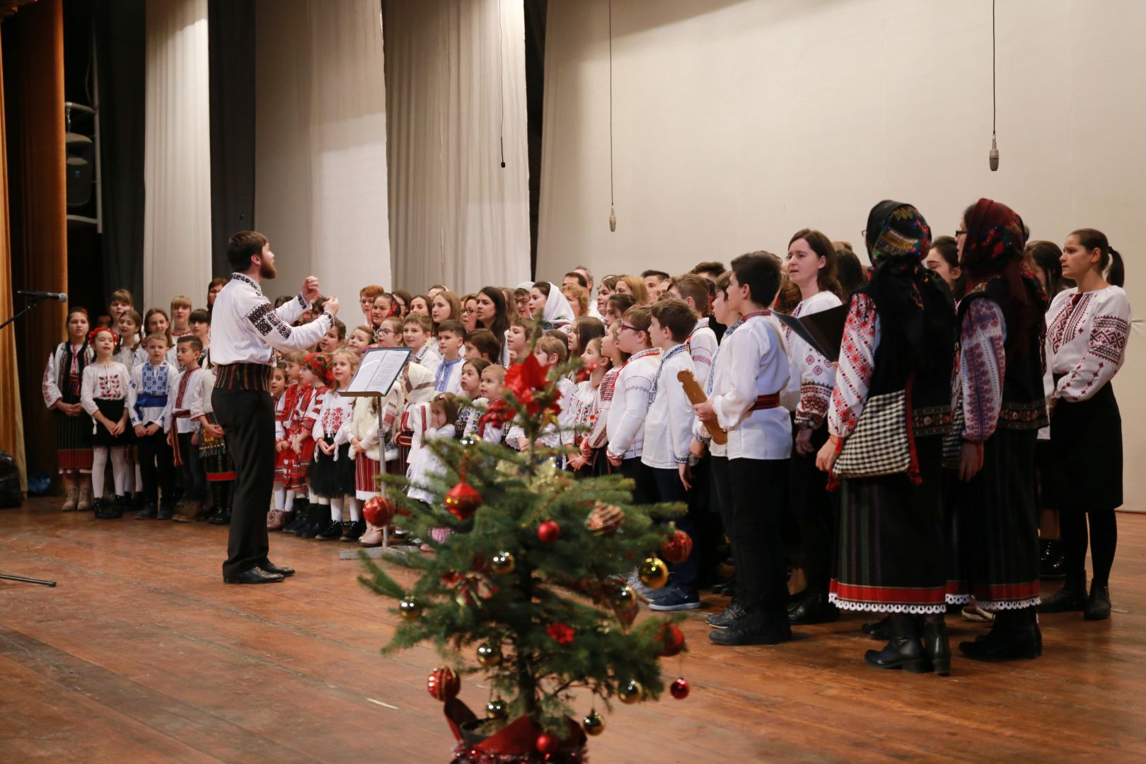 Părintele Mitropolit Teofan prezent la Concertul „Bucuria Nașterii Domnului” din Botoșani