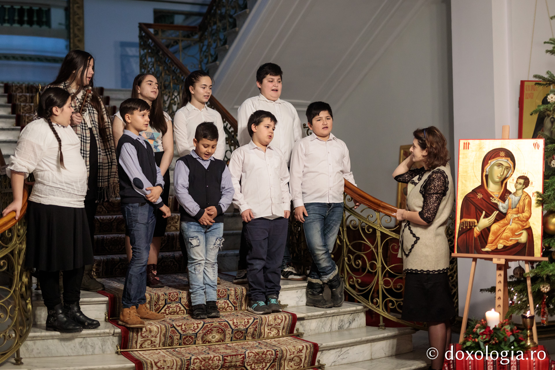 Corul de copii „Sfinții Arhangheli” – Colindători la Reședința Mitropolitană 2019