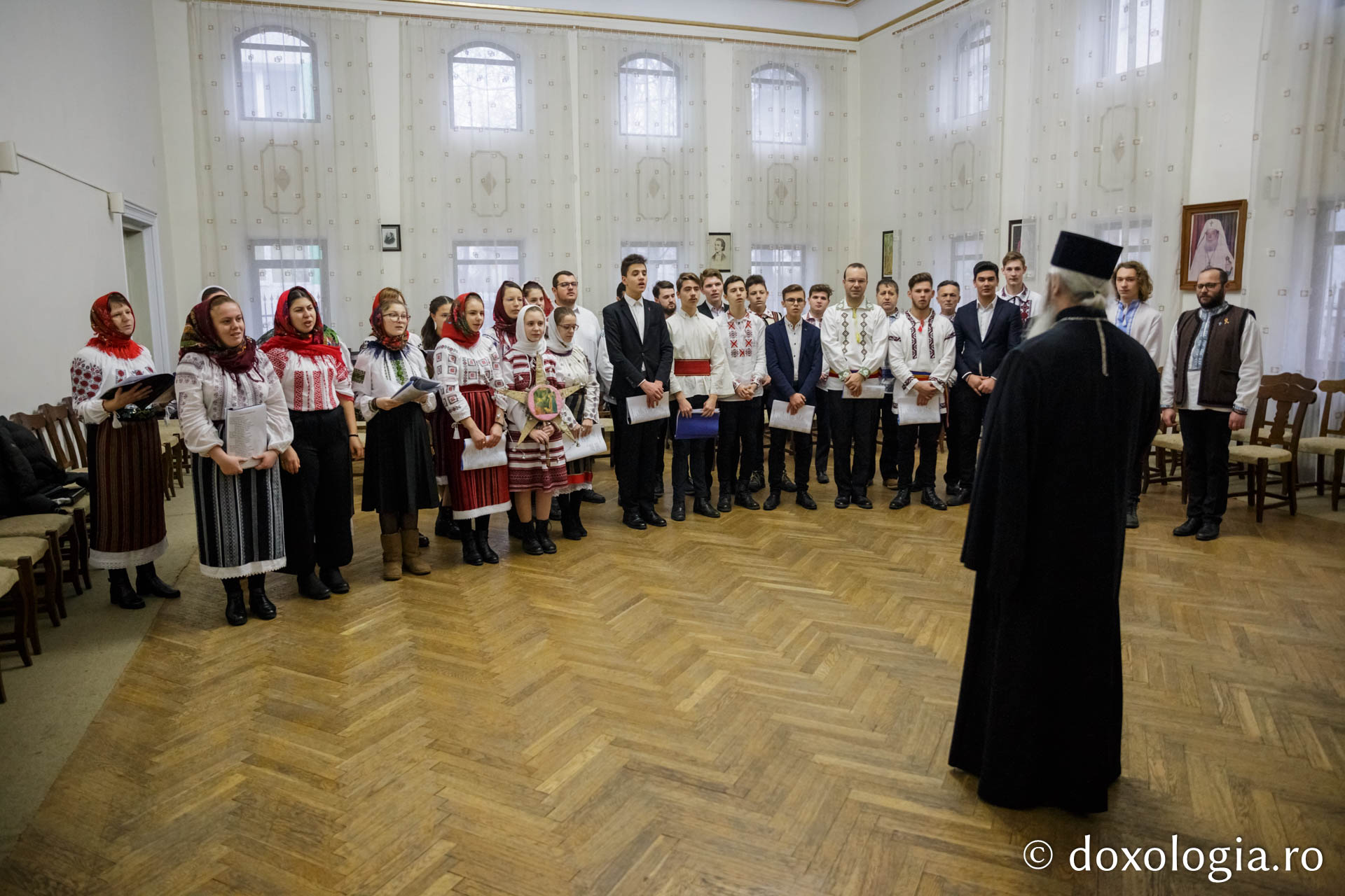 Corul „Sfântul Ioan Cucuzel” – Colindători la Reședința Mitropolitană 2019