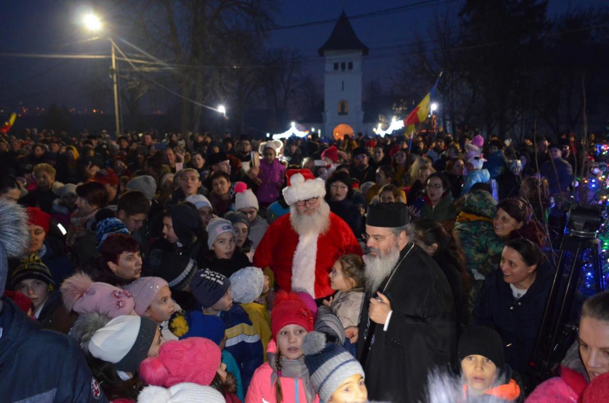 (Video) Serbare la Episcopia Hușilor pentru 2000 de copii
