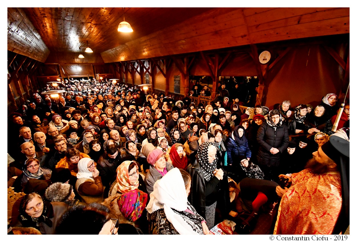 Pelerinii l-au cinstit pe Sfântul Spiridon la Mănăstirea Nechit Pelerinii l-au cinstit pe Sfântul Spiridon la Mănăstirea Nechit