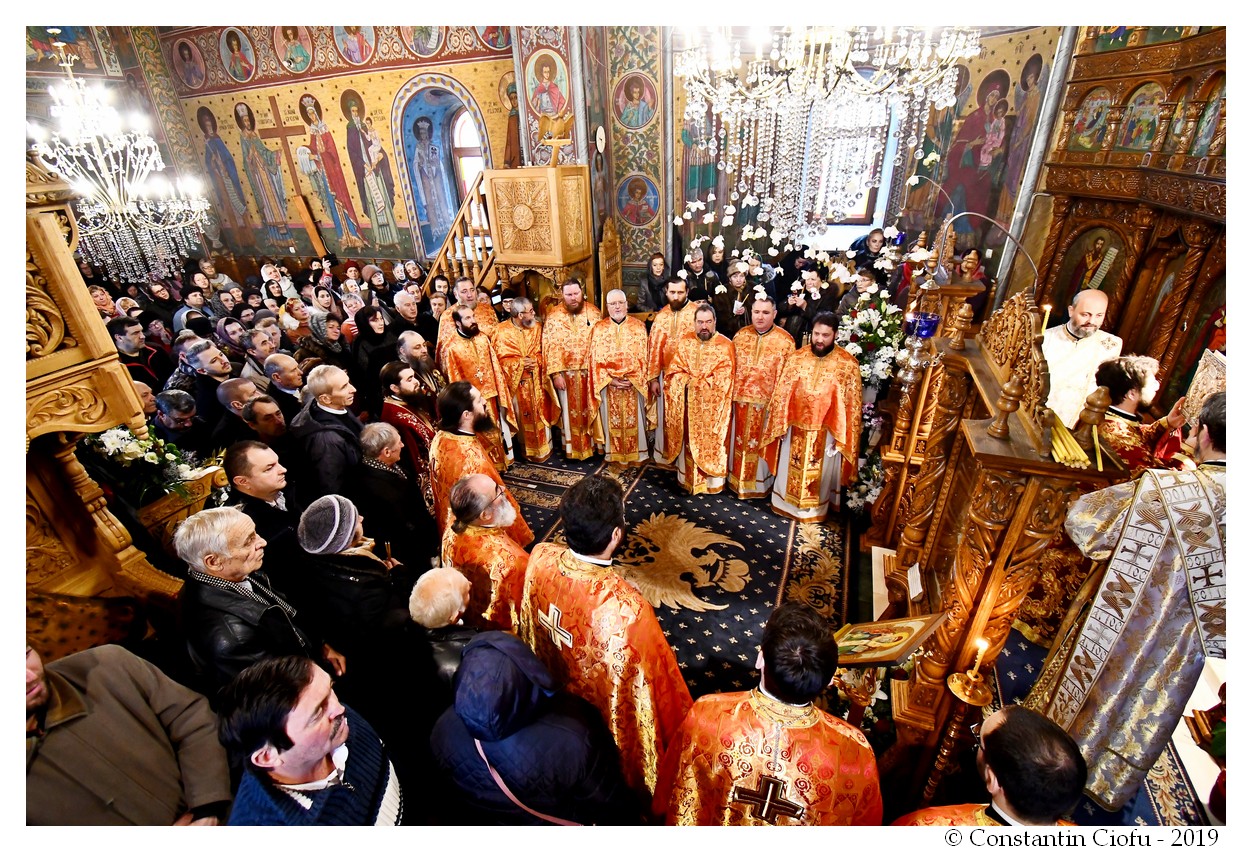 Pelerinii l-au cinstit pe Sfântul Spiridon la Mănăstirea Nechit Pelerinii l-au cinstit pe Sfântul Spiridon la Mănăstirea Nechit