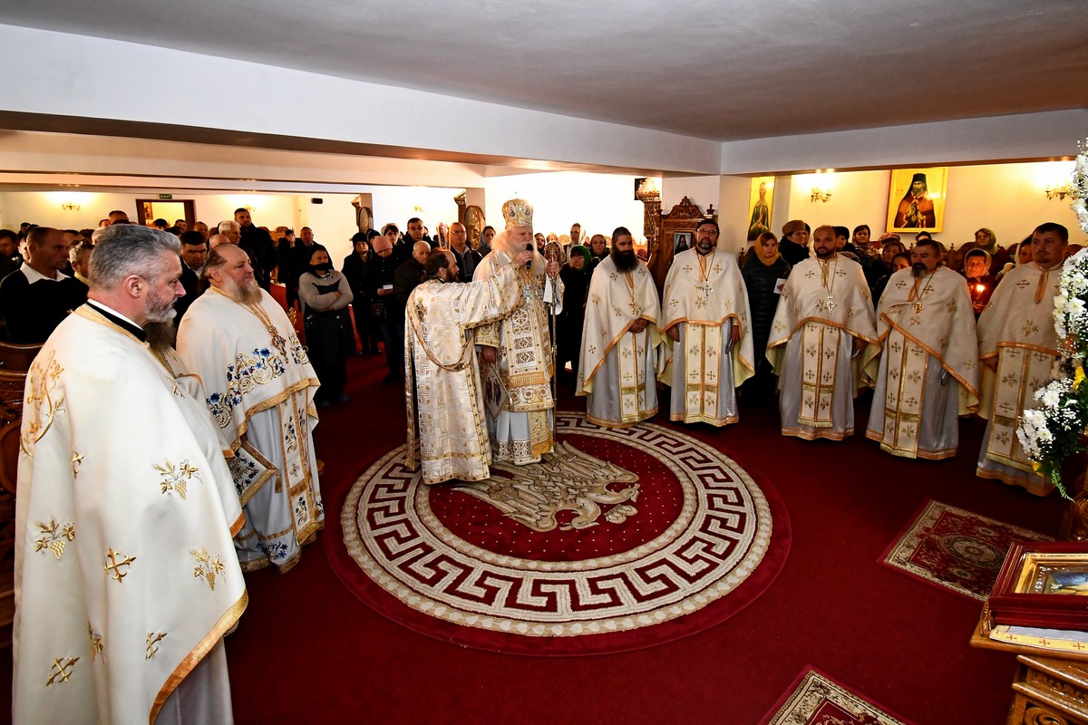 Liturghie arhierească în cinstea Sfântului Nicodim de la Tismana, la Mănăstirea Hadâmbu