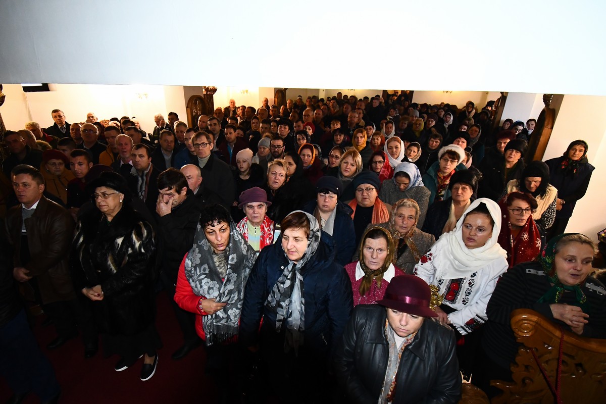 Foto: Constantin Ciofu Liturghie arhierească în cinstea Sfântului Nicodim de la Tismana, la Mănăstirea Hadâmbu