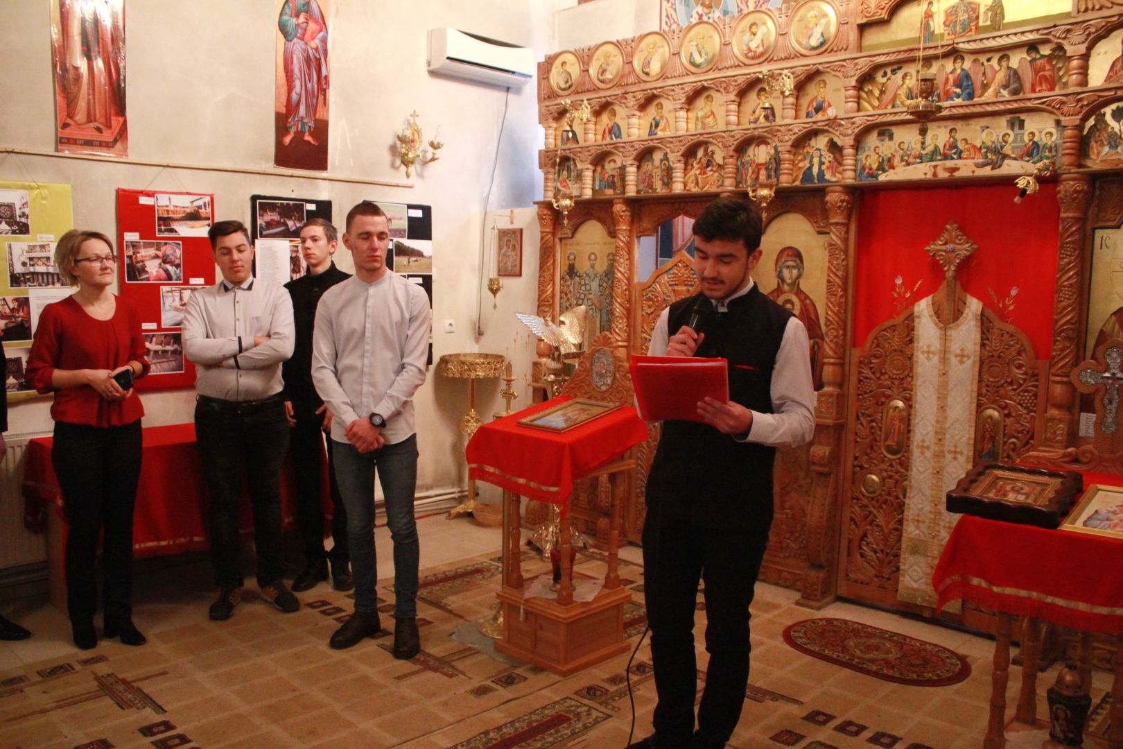 Expoziție fotografică „Satul românesc văzut prin obiectiv”, la Seminarul Teologic din Dorohoi Expoziție fotografică „Satul românesc văzut prin obiectiv”, la Seminarul Teologic din Dorohoi
