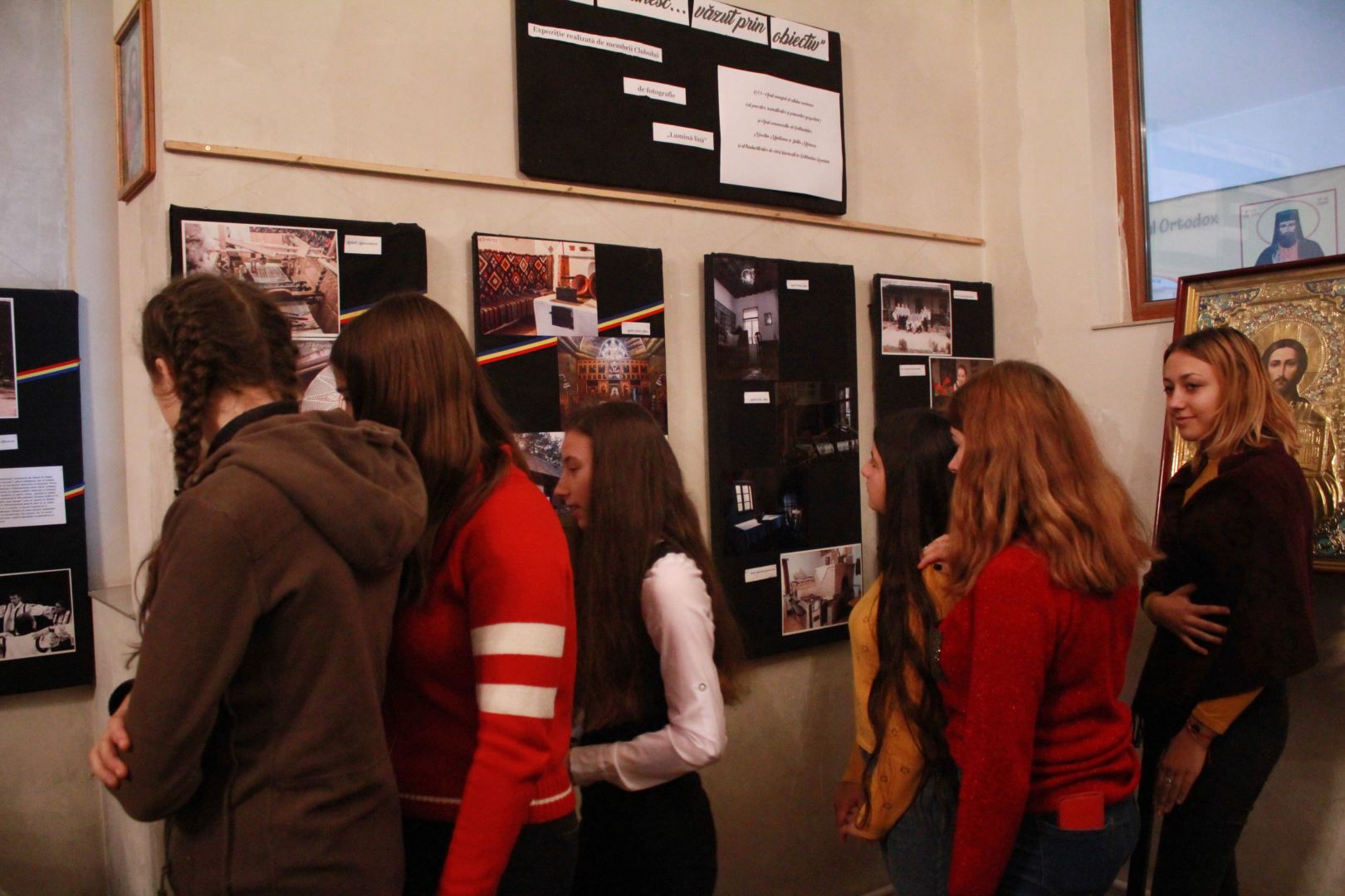 Expoziție fotografică „Satul românesc văzut prin obiectiv”, la Seminarul Teologic din Dorohoi Expoziție fotografică „Satul românesc văzut prin obiectiv”, la Seminarul Teologic din Dorohoi