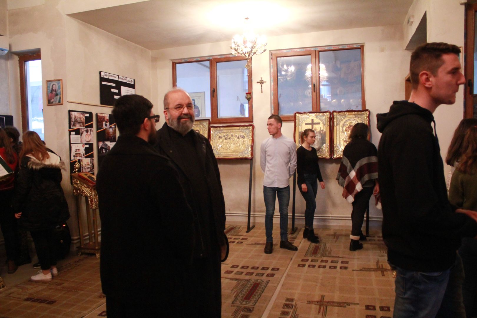 Expoziție fotografică „Satul românesc văzut prin obiectiv”, la Seminarul Teologic din Dorohoi Expoziție fotografică „Satul românesc văzut prin obiectiv”, la Seminarul Teologic din Dorohoi