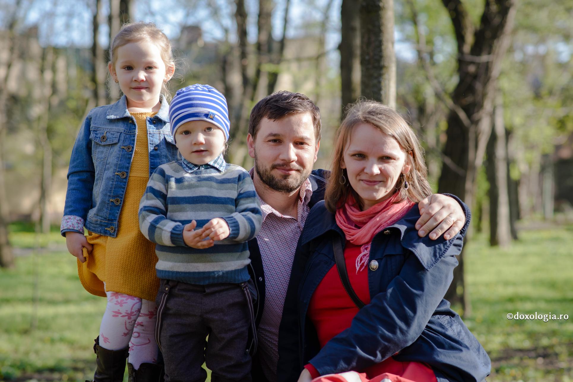 Prin femeie, bărbatul devine cine este el cu adevărat / Foto: Oana Nechifor familie în natură