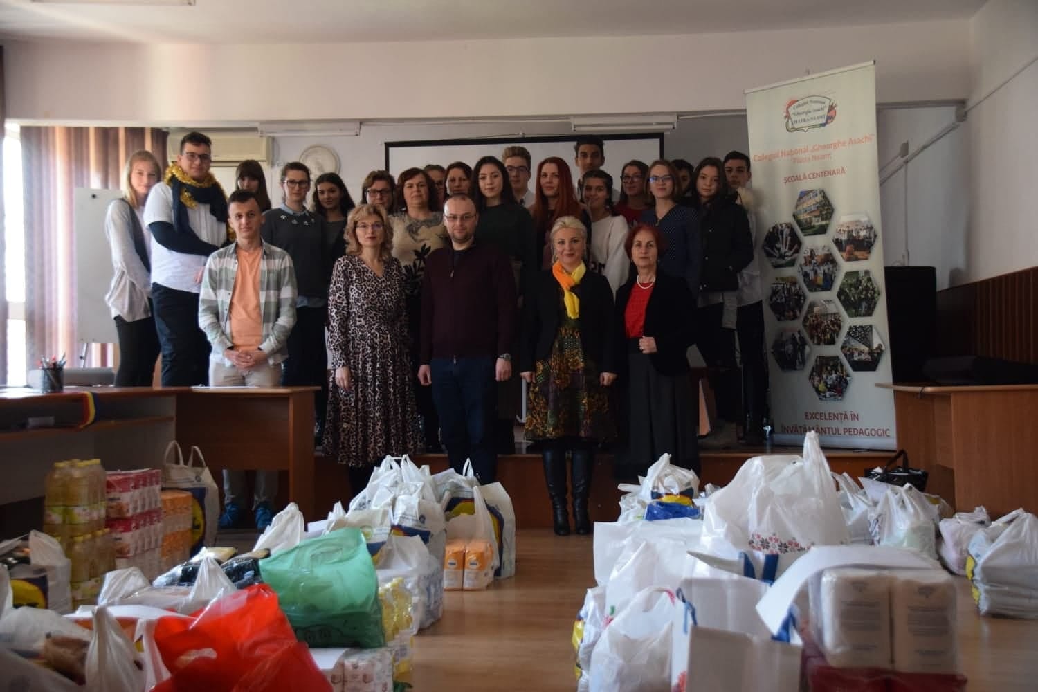 (Video) Campania Pro Vita „Bucurie în familie - pizza pentru fapte bune” în Piatra Neamț