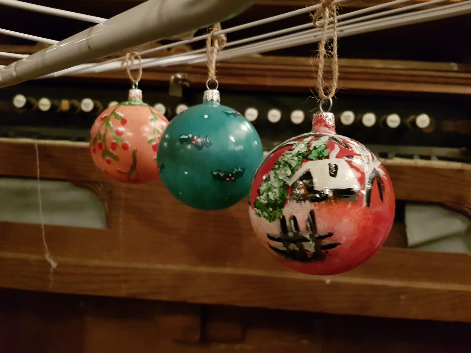 Elevele Liceului Teologic „Sfânta Parascheva” din Agapia susțin proiectul „Cutia cu papucei”