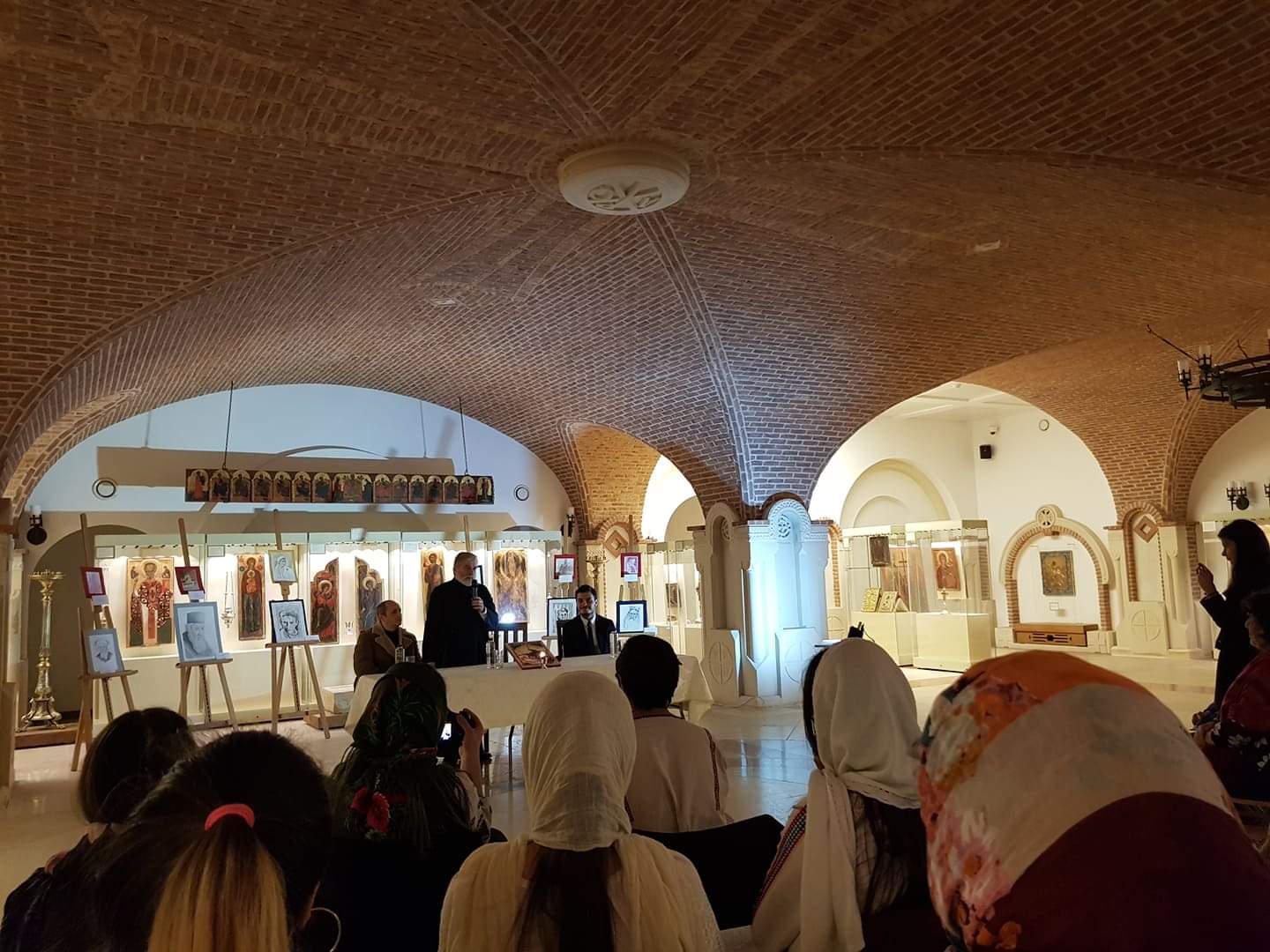 Expoziția „Căderea Cortinei de Fier: Credință, Libertate, Rezistență”, la Muzeul Mitropolitan Expoziția „Căderea Cortinei de Fier: Credință, Libertate, Rezistență”, la Muzeul Mitropolitan