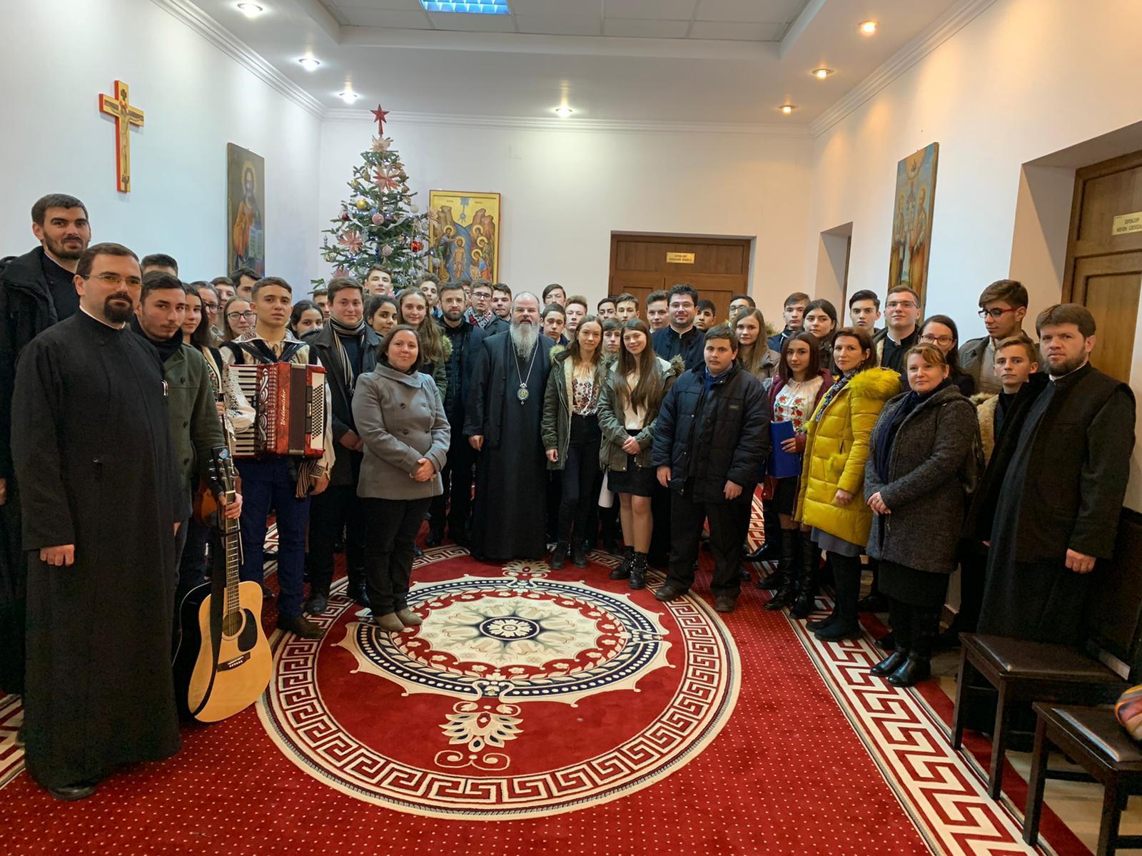 Colindători la Reședința Episcopală din Huşi