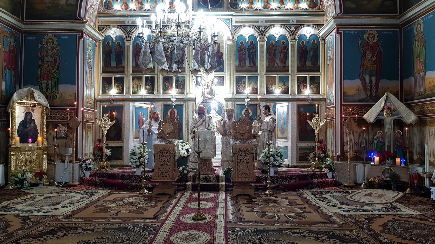 Credincioșii din Frătăuții Vechi au participat la Sfânta Liturghie arhierească
