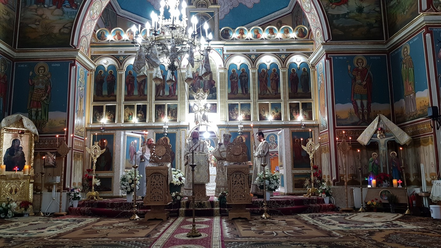 Credincioșii din Frătăuții Vechi au participat la Sfânta Liturghie arhierească