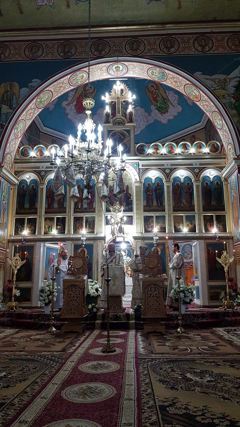 Credincioșii din Frătăuții Vechi au participat la Sfânta Liturghie arhierească