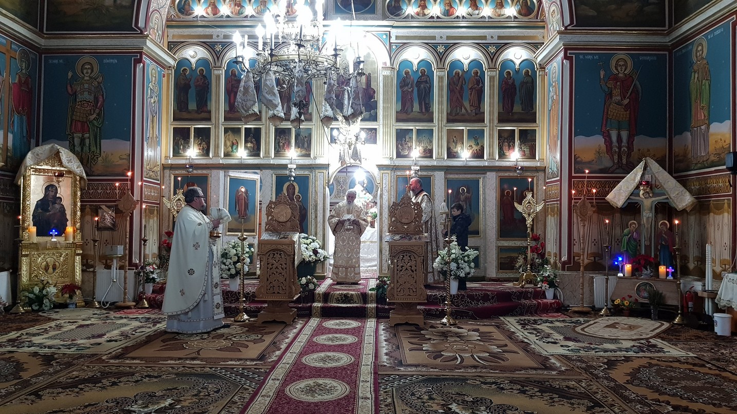 Credincioșii din Frătăuții Vechi au participat la Sfânta Liturghie arhierească