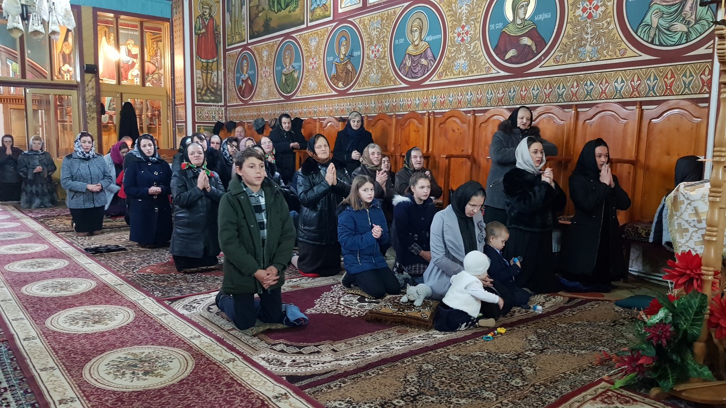 Credincioșii din Frătăuții Vechi au participat la Sfânta Liturghie arhierească