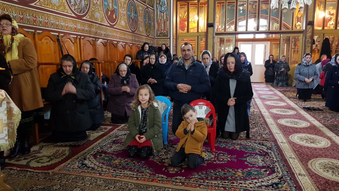 Credincioșii din Frătăuții Vechi au participat la Sfânta Liturghie arhierească
