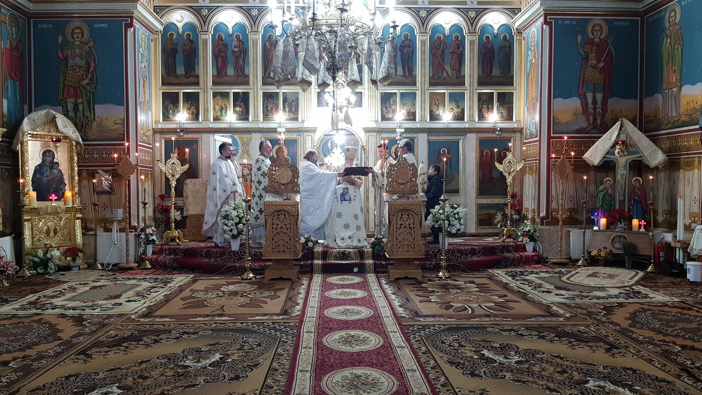 Credincioșii din Frătăuții Vechi au participat la Sfânta Liturghie arhierească