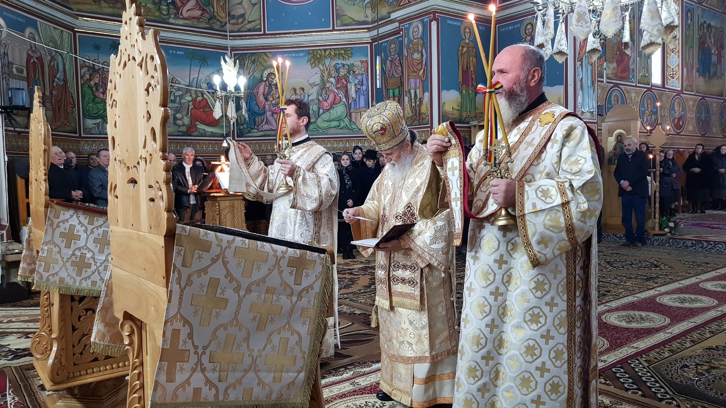 Credincioșii din Frătăuții Vechi au participat la Sfânta Liturghie arhierească