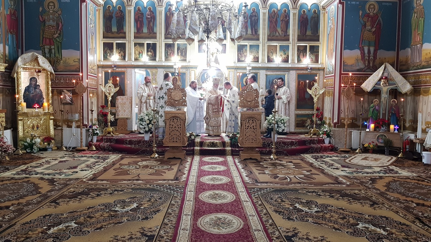 Credincioșii din Frătăuții Vechi au participat la Sfânta Liturghie arhierească