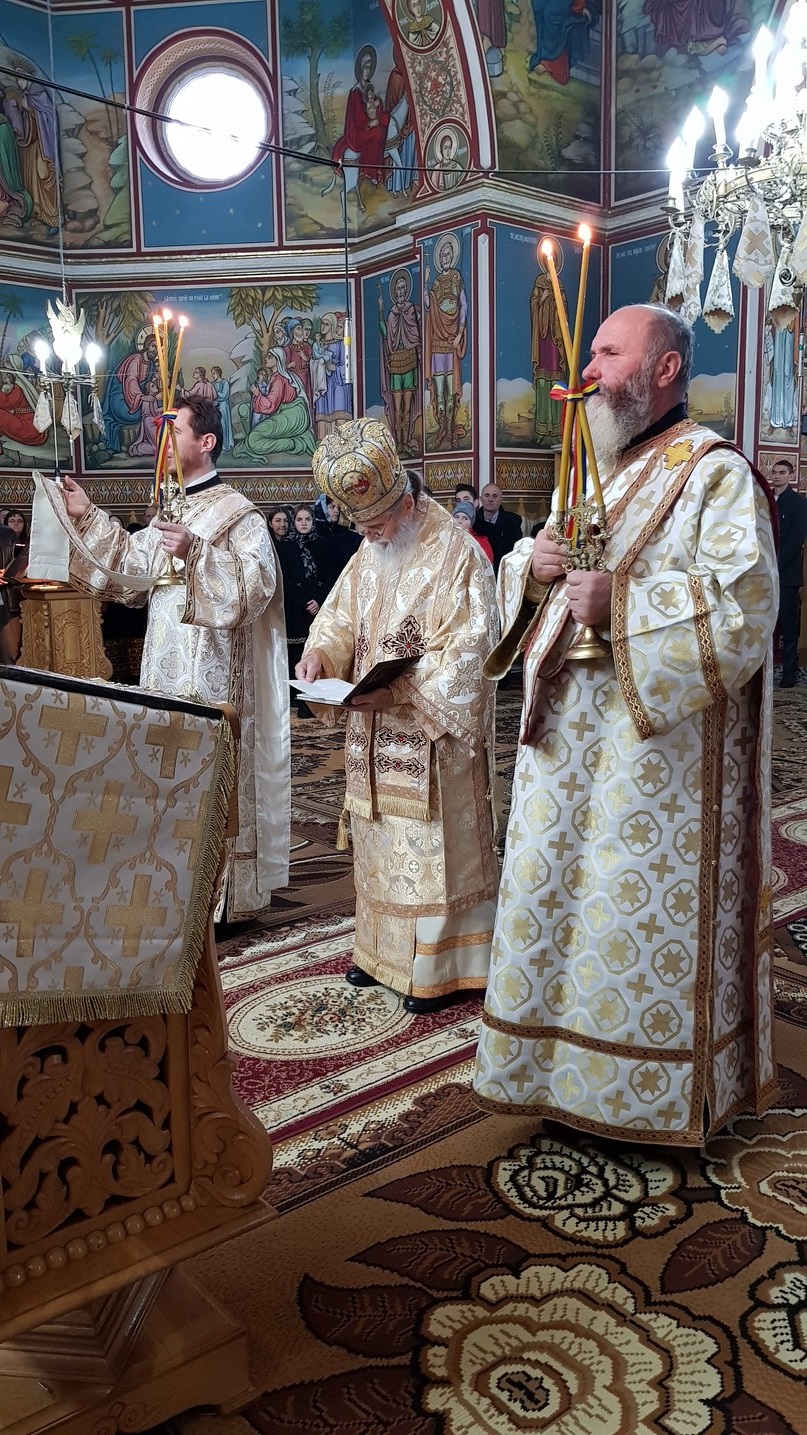 Credincioșii din Frătăuții Vechi au participat la Sfânta Liturghie arhierească