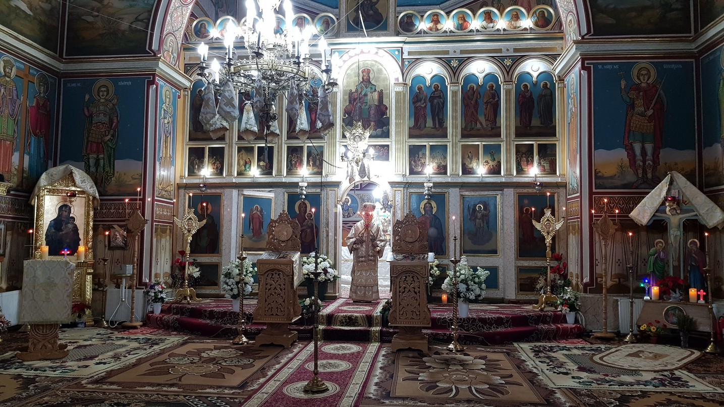 Credincioșii din Frătăuții Vechi au participat la Sfânta Liturghie arhierească