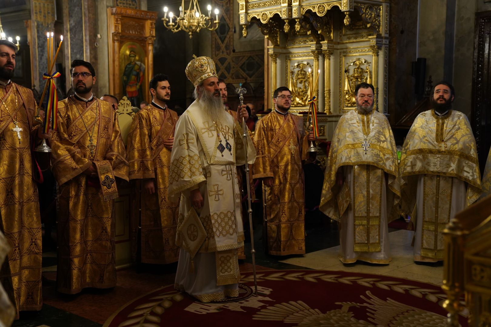 Praznicul Nașterii Domnului la Catedrala Mitropolitană – IPS Teofan: „Taina Betleemului nu este altceva decât iubirea lui Dumnezeu”