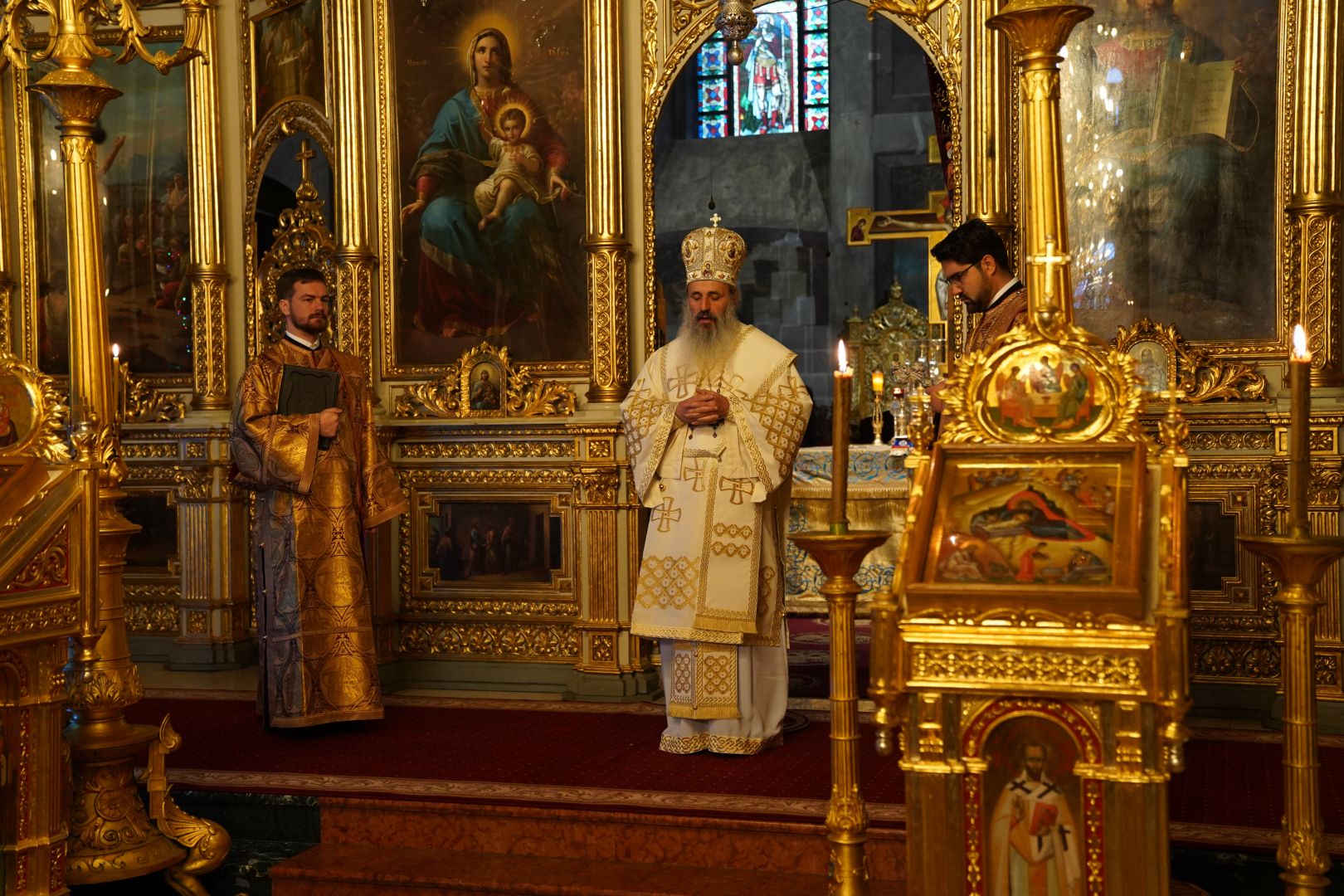 Praznicul Nașterii Domnului la Catedrala Mitropolitană – IPS Teofan: „Taina Betleemului nu este altceva decât iubirea lui Dumnezeu”