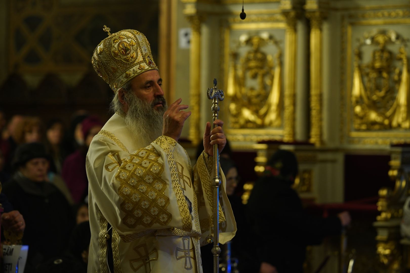 Praznicul Nașterii Domnului la Catedrala Mitropolitană – IPS Teofan: „Taina Betleemului nu este altceva decât iubirea lui Dumnezeu”